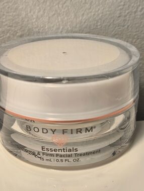 NWT body firm essentials plump and firm facial treatment. 0.5oz